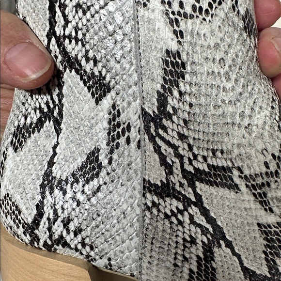 Vince Camuto Imagine IM-Quiana Leather Snakeskin Pattern Ankle Boots withDustbag - Picture 12 of 12